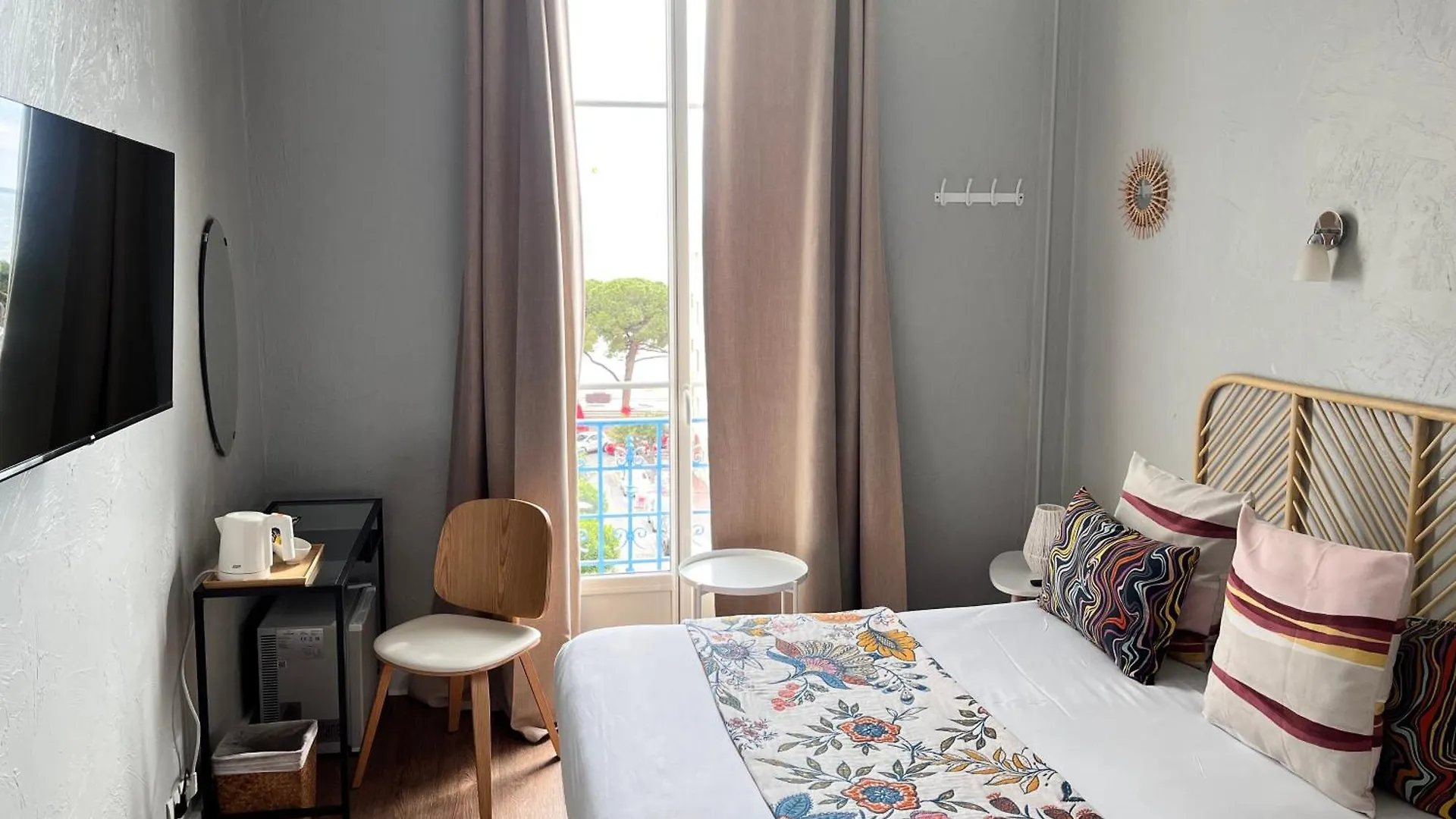 Hotel Eden - La Baigneuse Juan-les-Pins 3*,  France