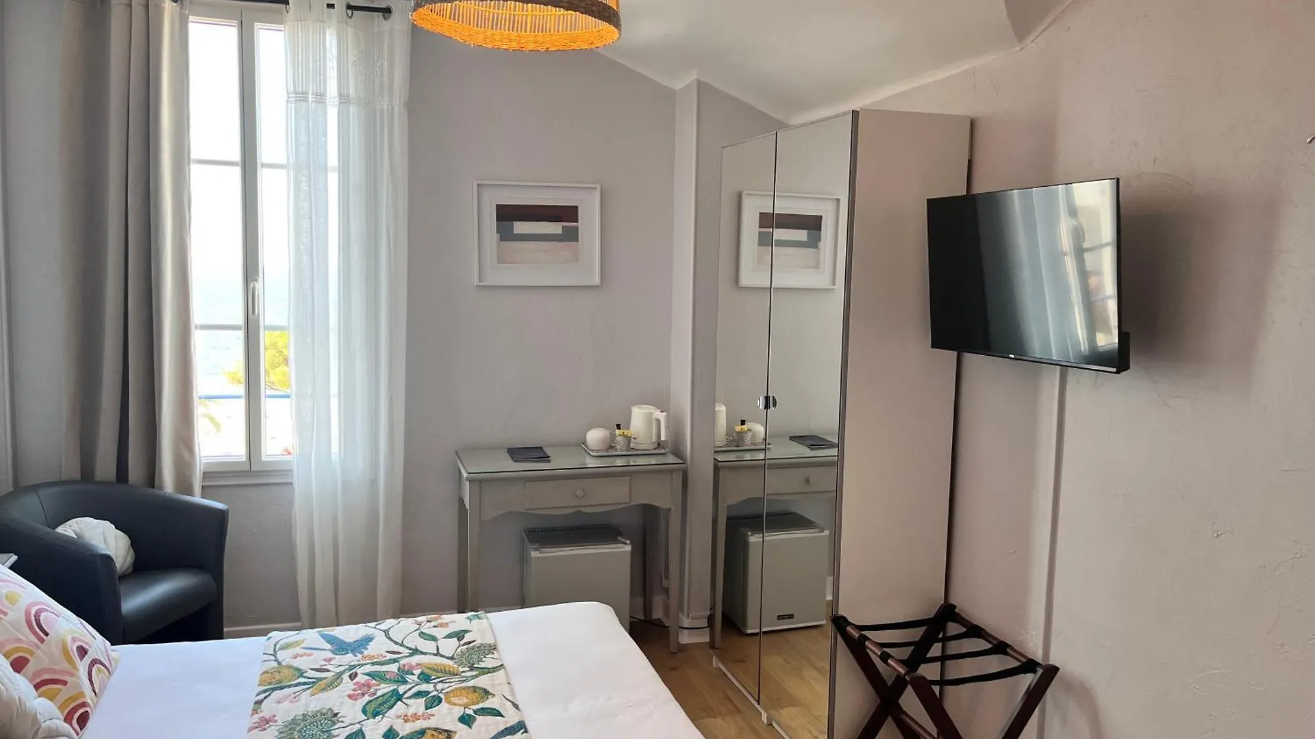 Hotel Eden - La Baigneuse Juan-les-Pins 3*,